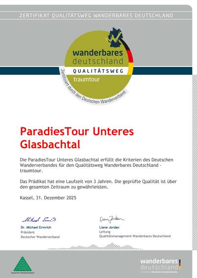 Zertifikat des Deutschen Wanderverbandes, das die ParadiesTour Unteres Glasbachtal als Qualitätsweg auszeichnet, gültig bis Dezember 2025.